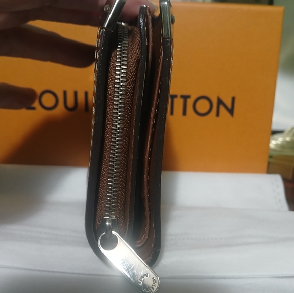 EUC Louis Vuitton Suhali Compact Wallet - Picture 4 of 13